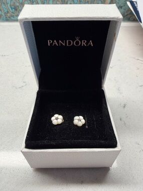 Pandora White Flower Stud Earrings with Silver Centers